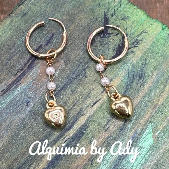 Dainty hearts drop gold pearls long boho minimalist dangle earrings - Picture 1 of 3